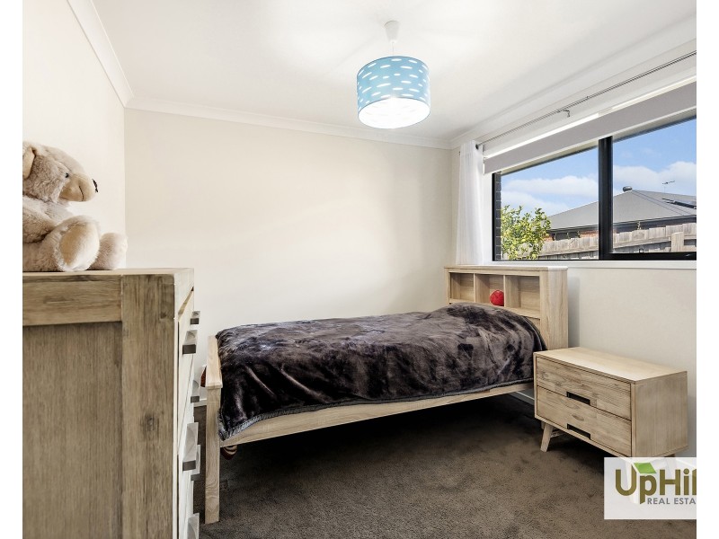 4 Hollybush Avenue, Clyde North VIC 3978