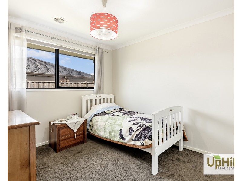 4 Hollybush Avenue, Clyde North VIC 3978