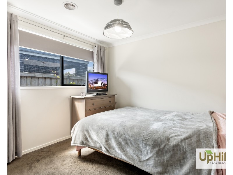 4 Hollybush Avenue, Clyde North VIC 3978