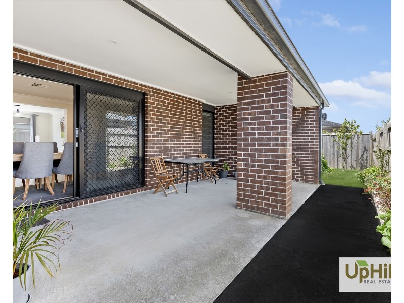 4 Hollybush Avenue, Clyde North VIC 3978