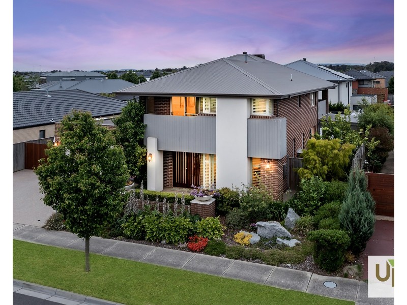 5 Marblelight Way, Clyde North VIC 3978