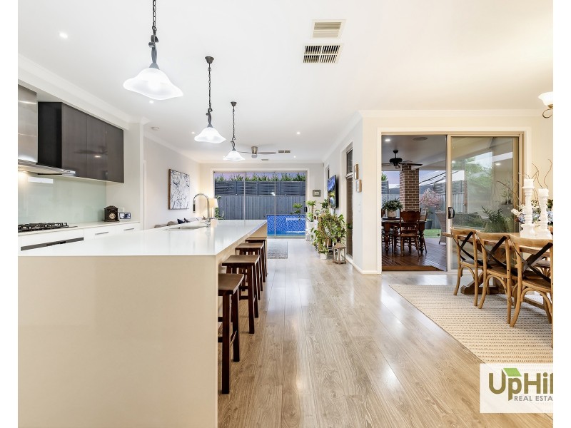 5 Marblelight Way, Clyde North VIC 3978