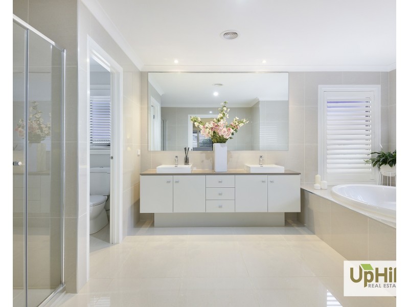 5 Marblelight Way, Clyde North VIC 3978