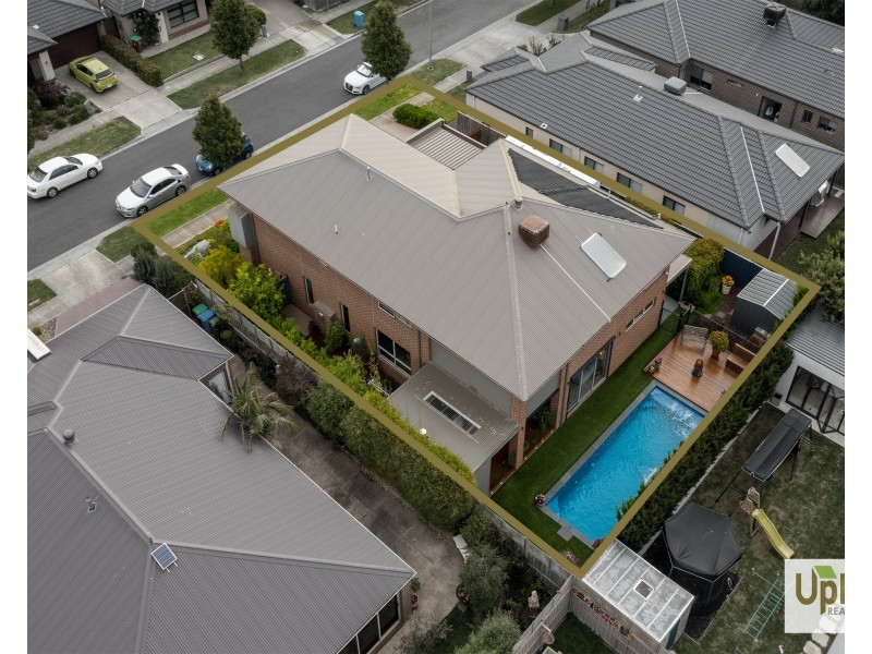5 Marblelight Way, Clyde North VIC 3978