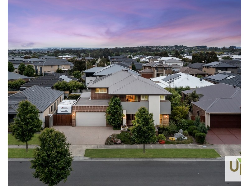 5 Marblelight Way, Clyde North VIC 3978