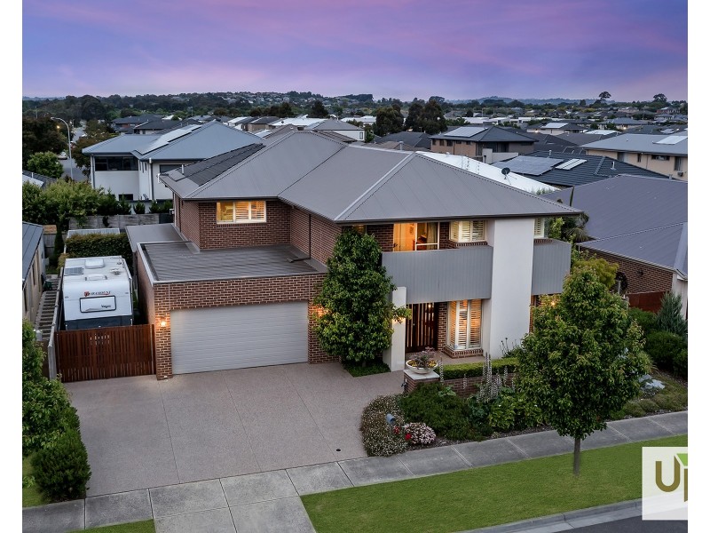 5 Marblelight Way, Clyde North VIC 3978