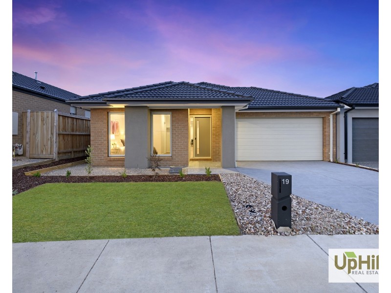19 Melaan Way, Clyde North VIC 3978