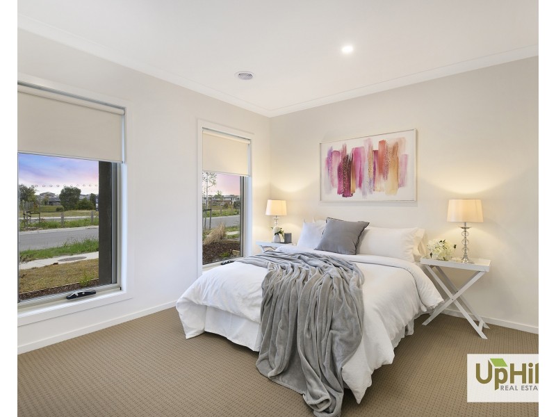 19 Melaan Way, Clyde North VIC 3978