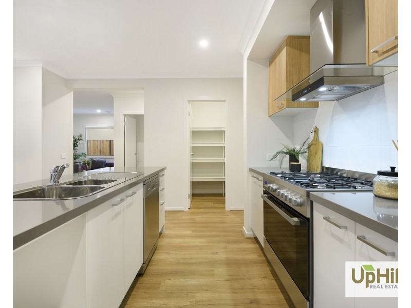 19 Melaan Way, Clyde North VIC 3978