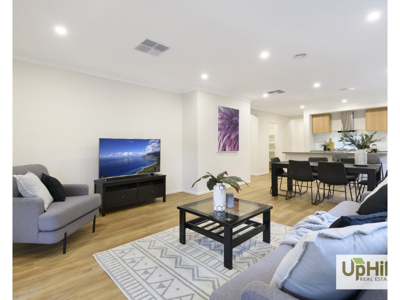 19 Melaan Way, Clyde North VIC 3978