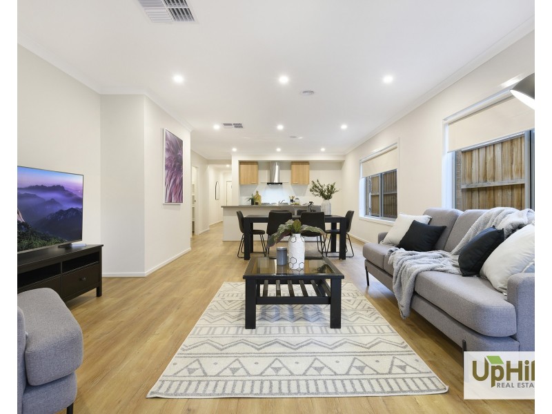 19 Melaan Way, Clyde North VIC 3978