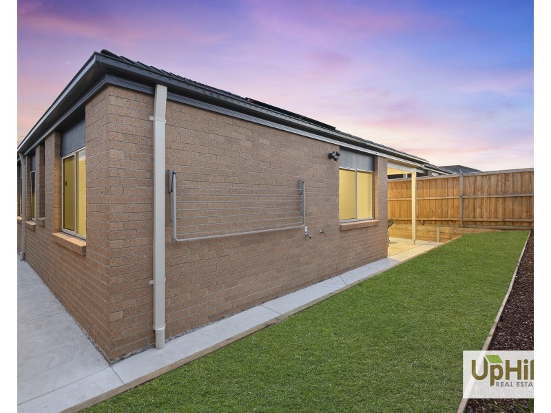 19 Melaan Way, Clyde North VIC 3978
