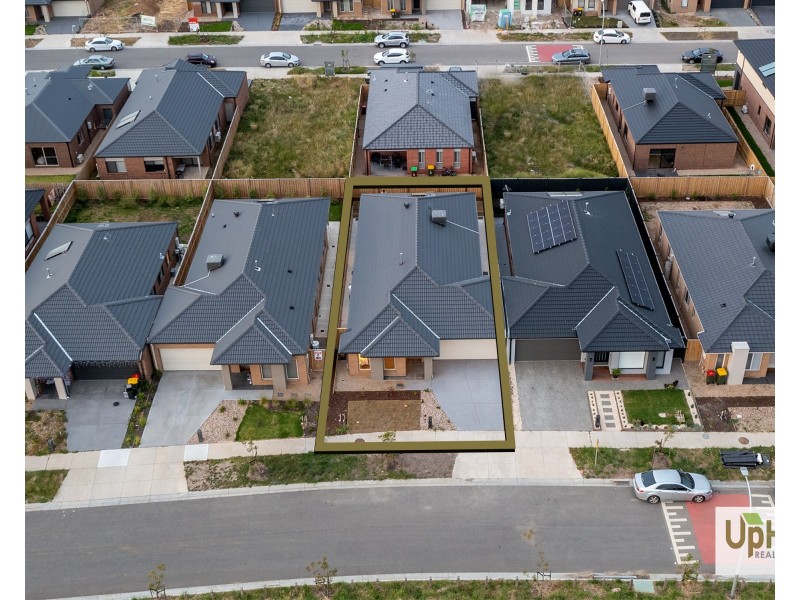 19 Melaan Way, Clyde North VIC 3978