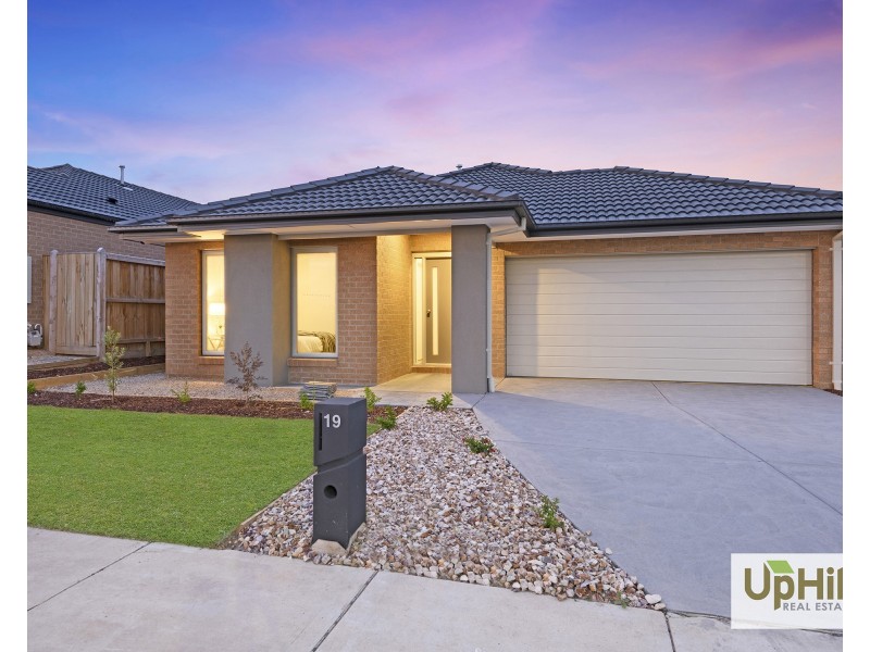 19 Melaan Way, Clyde North VIC 3978
