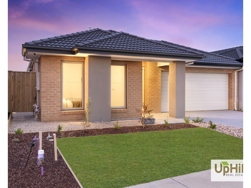 19 Melaan Way, Clyde North VIC 3978