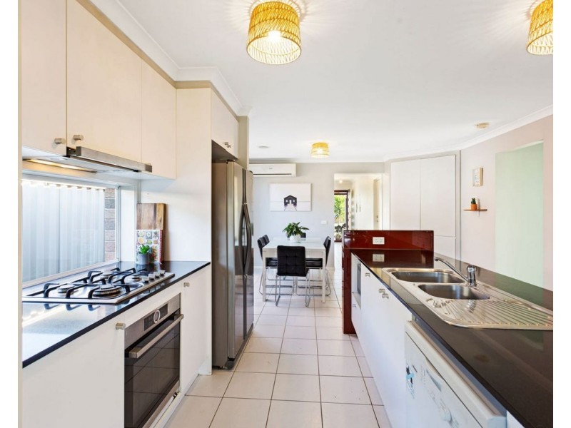 8 Rosella Avenue, Pakenham VIC 3810