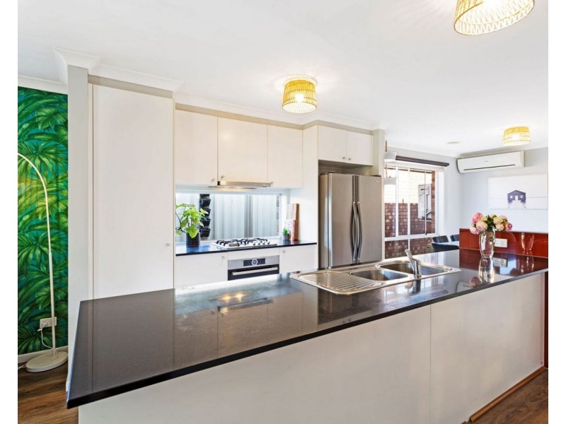 8 Rosella Avenue, Pakenham VIC 3810