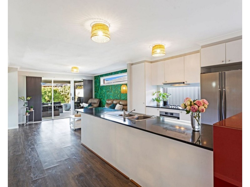 8 Rosella Avenue, Pakenham VIC 3810