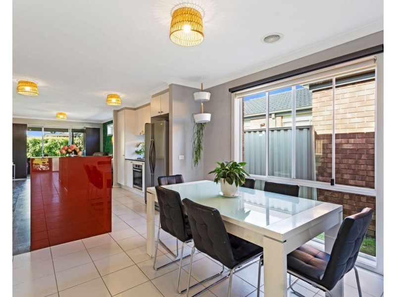 8 Rosella Avenue, Pakenham VIC 3810