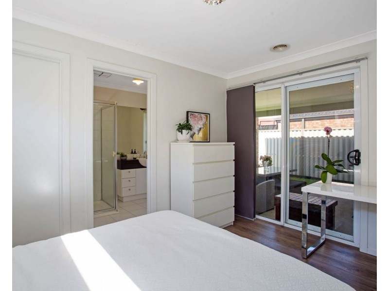 8 Rosella Avenue, Pakenham VIC 3810