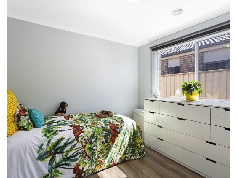 8 Rosella Avenue, Pakenham VIC 3810