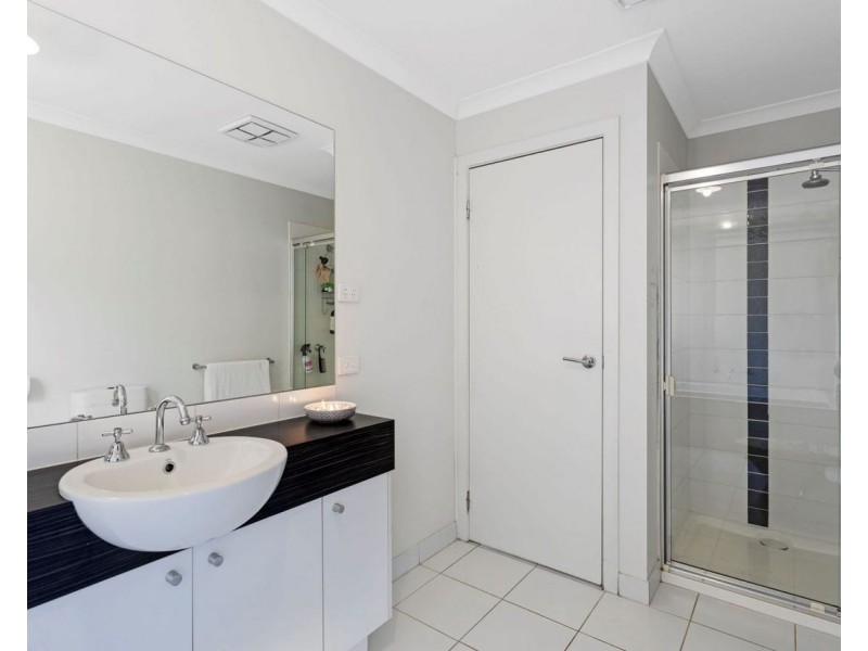 8 Rosella Avenue, Pakenham VIC 3810