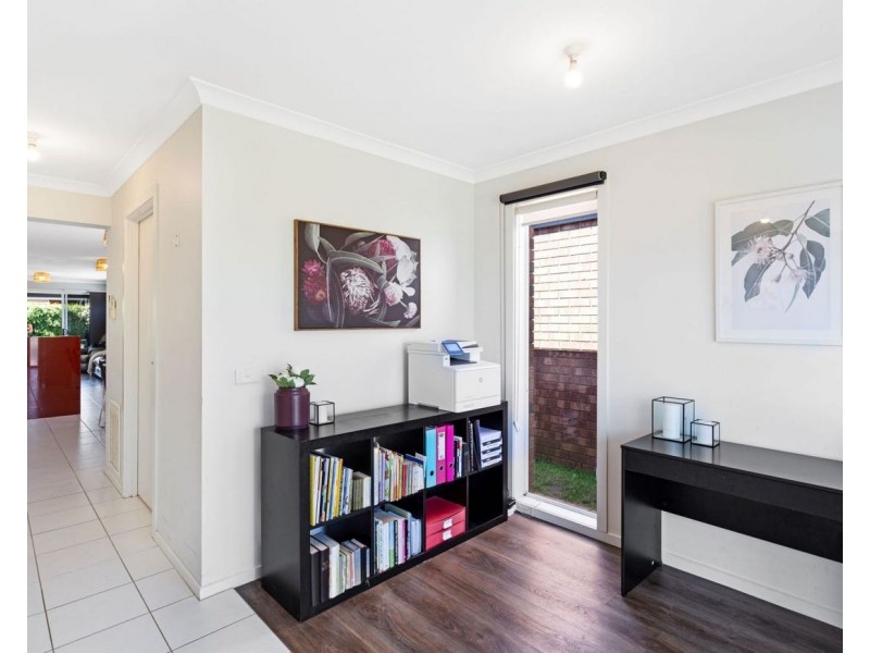 8 Rosella Avenue, Pakenham VIC 3810