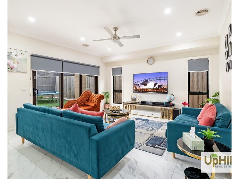 104 Moxham Drive, Clyde North VIC 3978