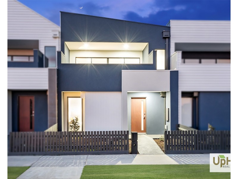 7 Guell Lane, Clyde North VIC 3978