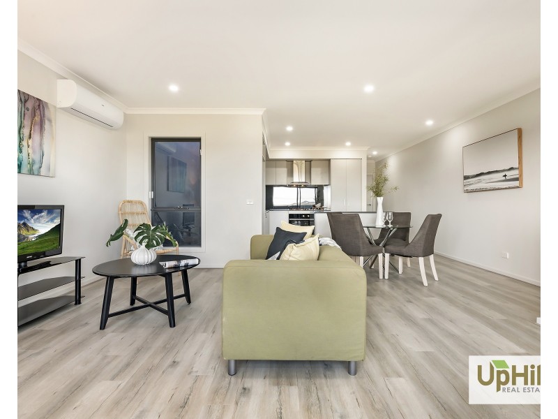 7 Guell Lane, Clyde North VIC 3978