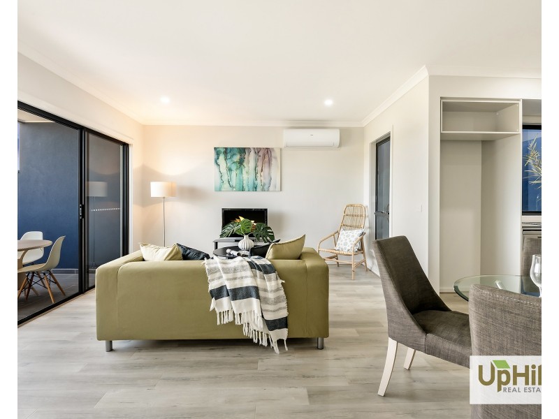 7 Guell Lane, Clyde North VIC 3978