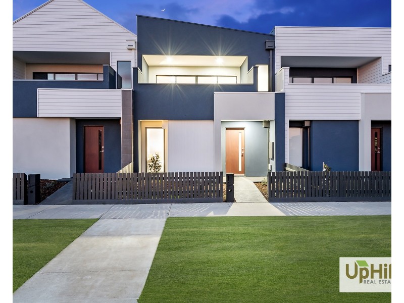 7 Guell Lane, Clyde North VIC 3978