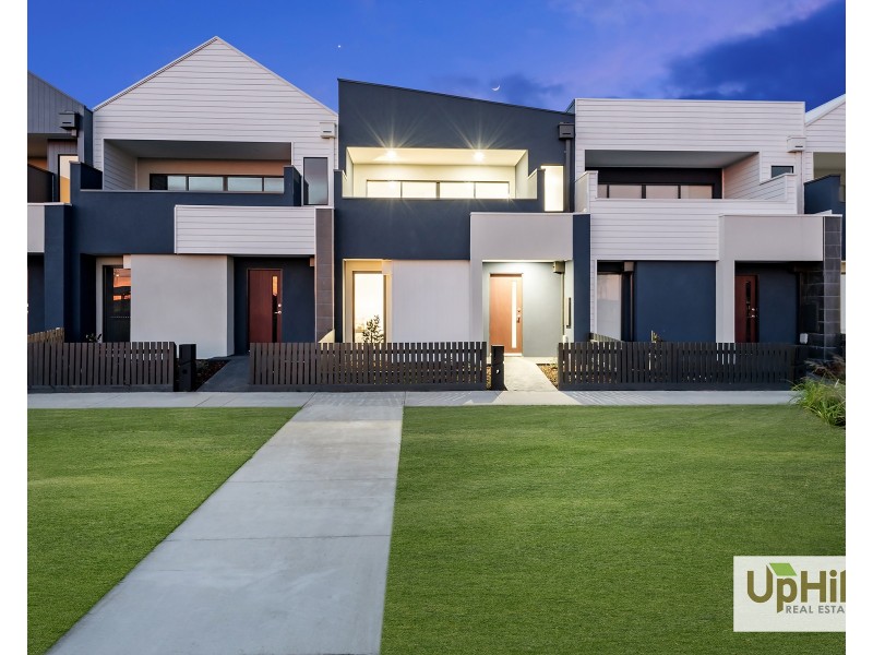 7 Guell Lane, Clyde North VIC 3978