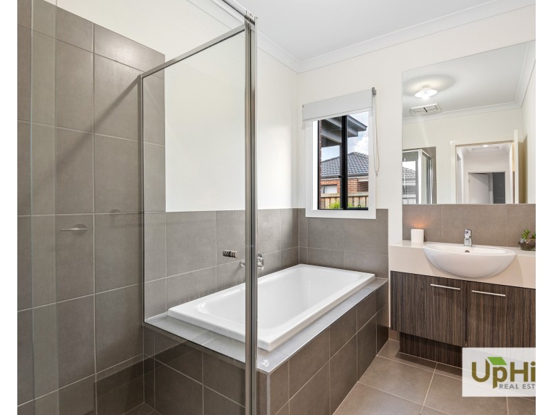 20 Stonemason Road, Clyde North VIC 3978