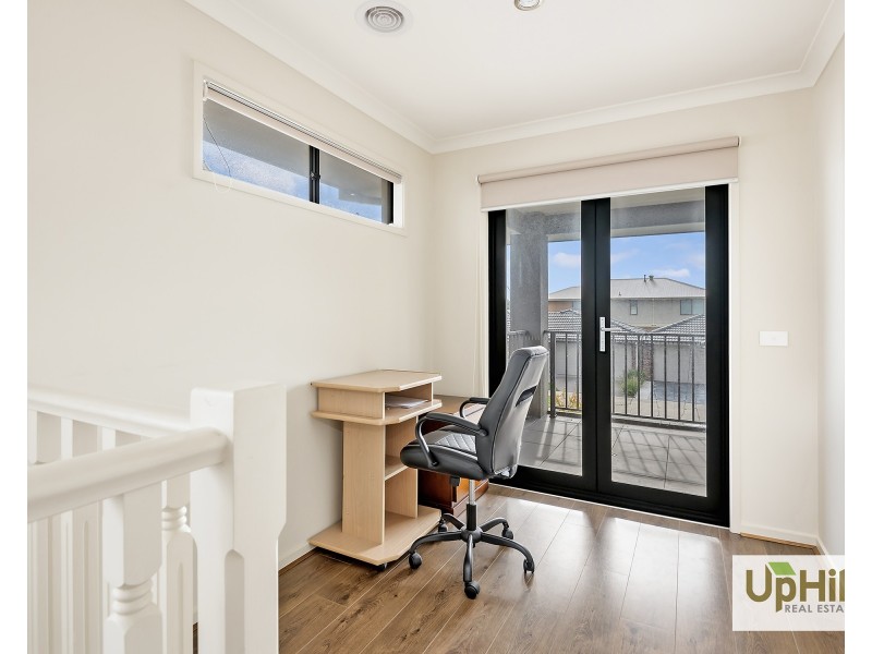 21 Rilana Road, Clyde North VIC 3978