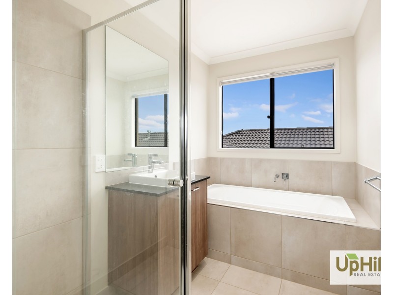 21 Rilana Road, Clyde North VIC 3978