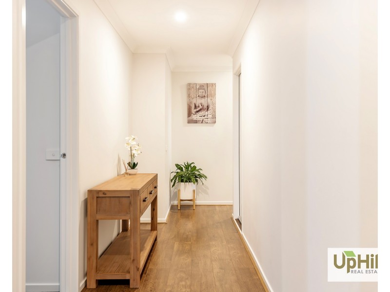 18 Lancelot Avenue, Clyde VIC 3978