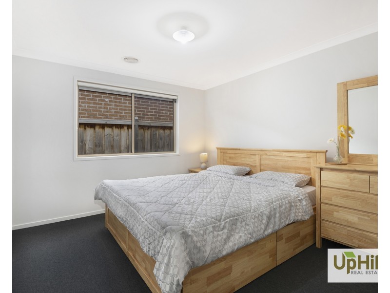 18 Lancelot Avenue, Clyde VIC 3978