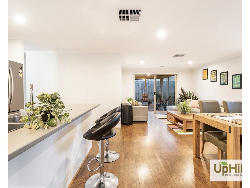 18 Lancelot Avenue, Clyde VIC 3978