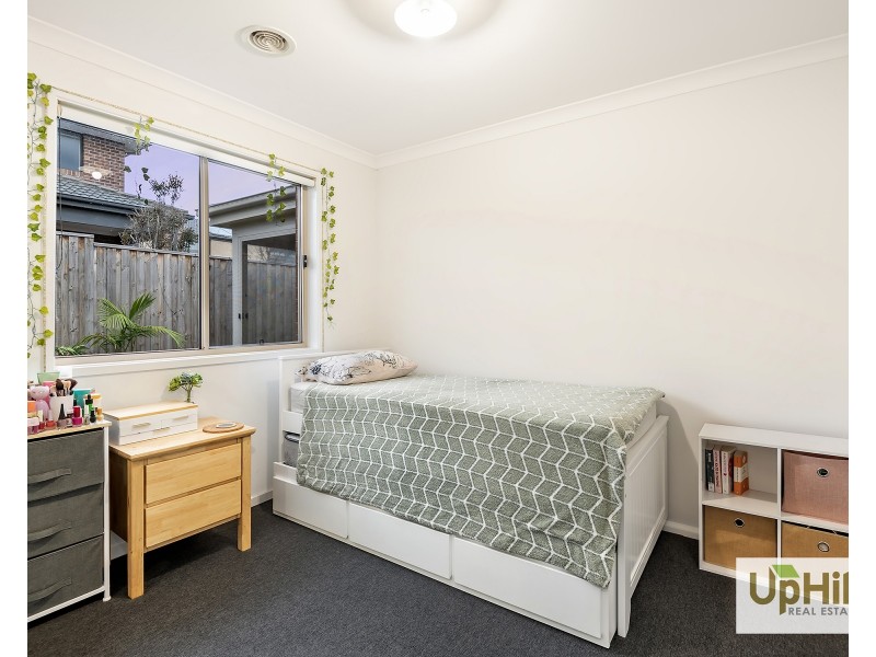 18 Lancelot Avenue, Clyde VIC 3978