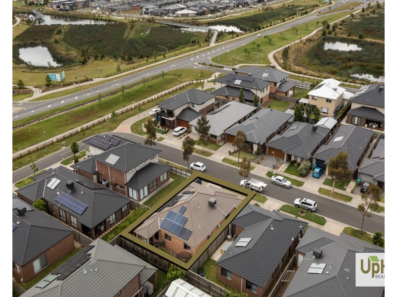 18 Lancelot Avenue, Clyde VIC 3978