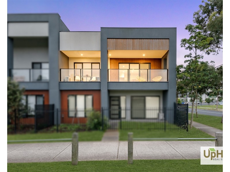 3 Doonhamer Place, Clyde North VIC 3978