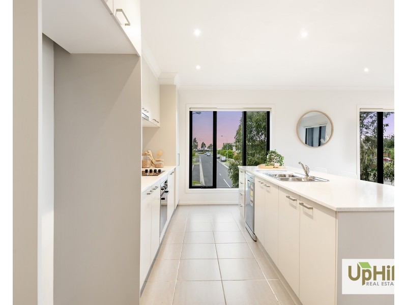 3 Doonhamer Place, Clyde North VIC 3978