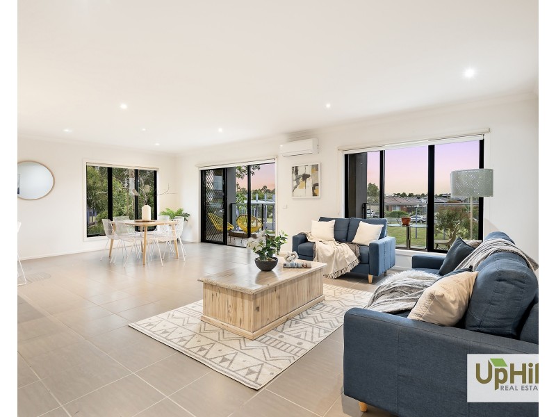 3 Doonhamer Place, Clyde North VIC 3978