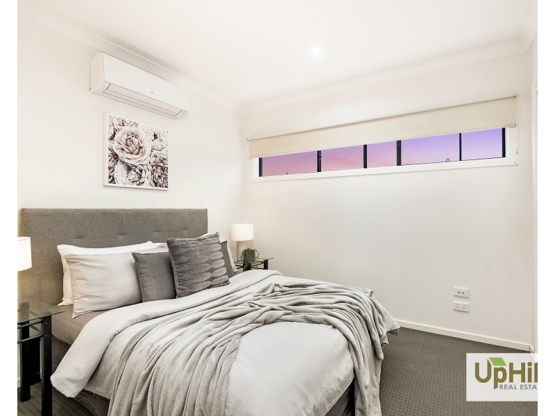 3 Doonhamer Place, Clyde North VIC 3978