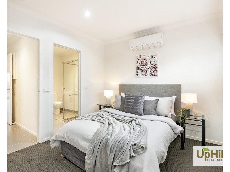 3 Doonhamer Place, Clyde North VIC 3978