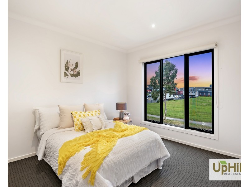 3 Doonhamer Place, Clyde North VIC 3978