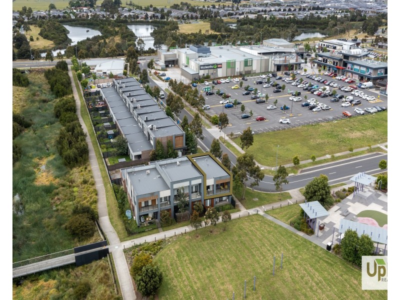 3 Doonhamer Place, Clyde North VIC 3978