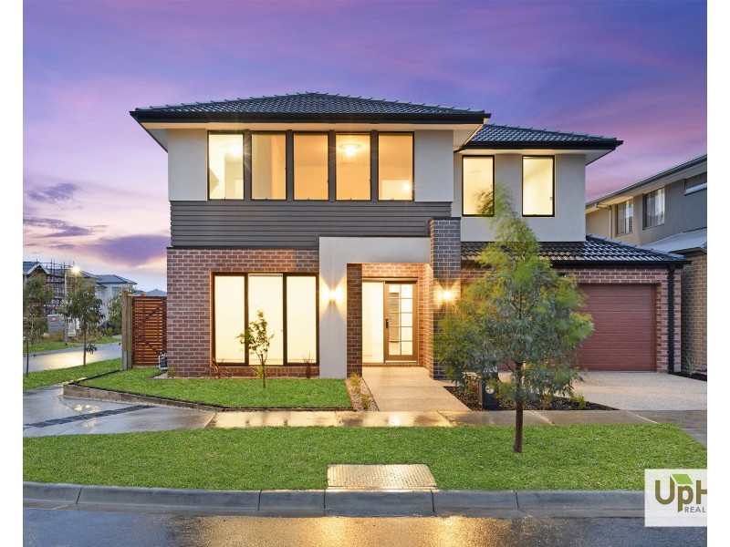 7 Makalu Circuit, Clyde North VIC 3978