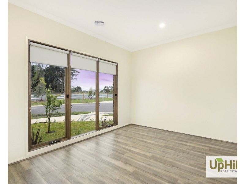 7 Makalu Circuit, Clyde North VIC 3978